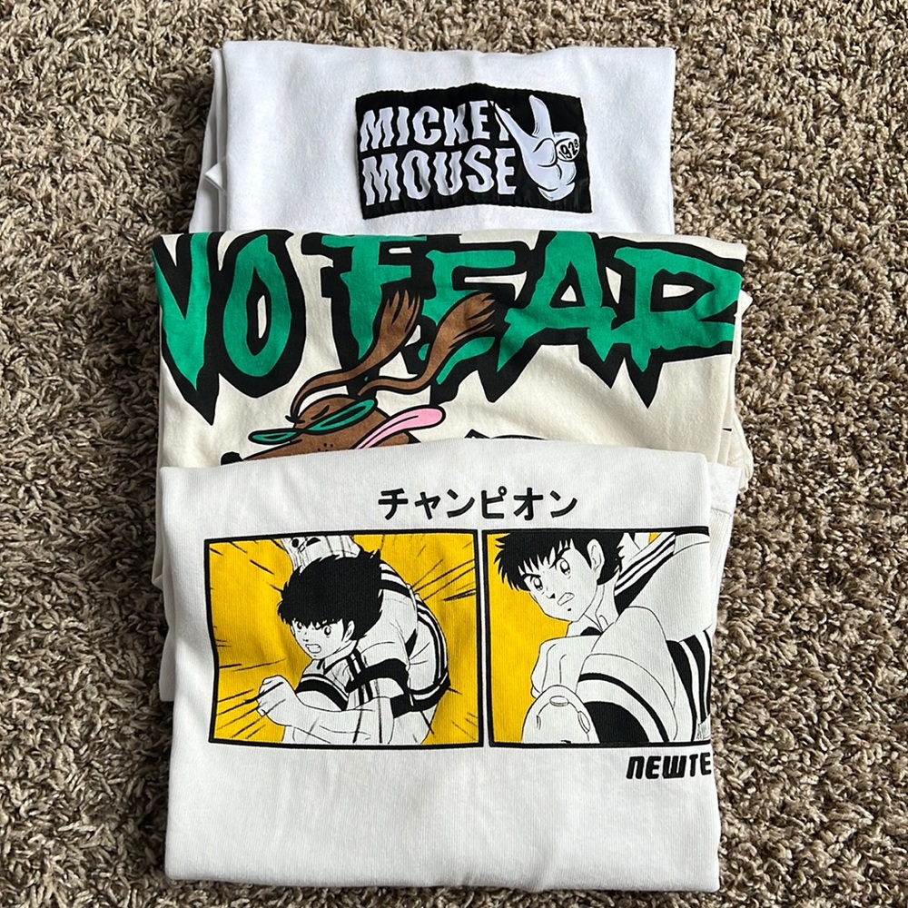 3 T-shirts 2 Zara and 1 H&M size s and m